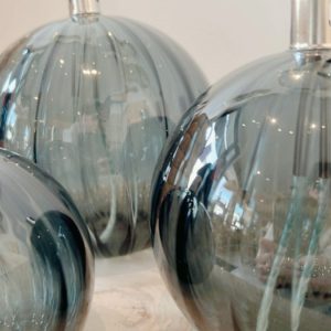Lampe à huile Sphère STRIEE grise