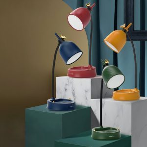 Lampe de bureau intensité variable originale et nordique